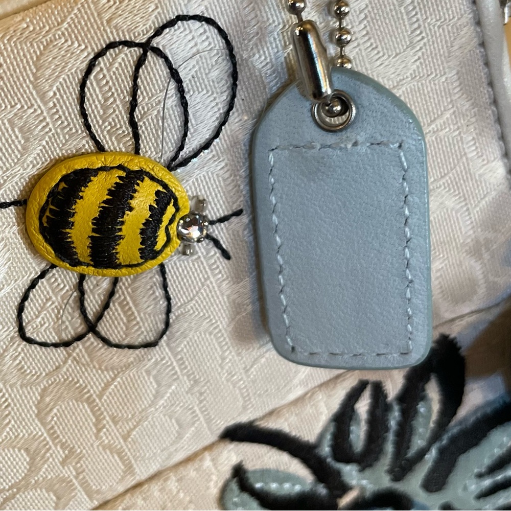 COACH Near Vintage Bee White Floral Embroidered Handbag Wristlet & Charm SET - Picture 13 of 17
